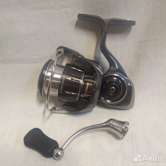 Катушка Daiwa 24 Luvias PC LT 2500S 9bb,5.1:1,150g