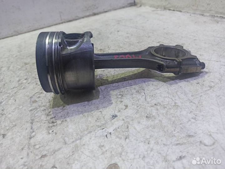 Поршень с шатуном Мерседес