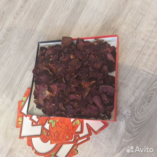 Сухие лепестки розы