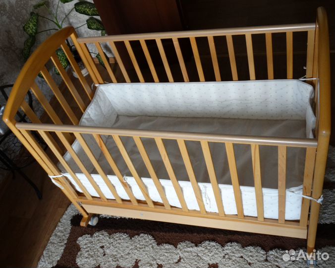 Детская кроватка