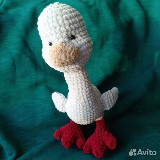 Вязаная игрушка Утëнок (из плюшевый пряжи)