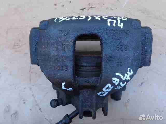 Суппорт передний левый Volvo XC70 1 (SZ,LZ)