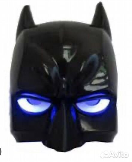 Маска super героя со светящимися глазами