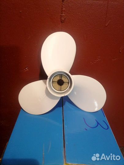 Гребной винт Ямаха 9.9-15 и винт Ямаха 8 эндуро