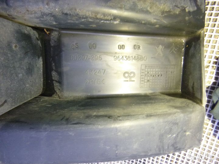 Ситроен Берлинго 2004 г/в брус переднего бампера