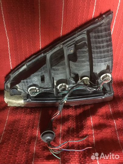 Продам заднюю правую фару на Субару forester