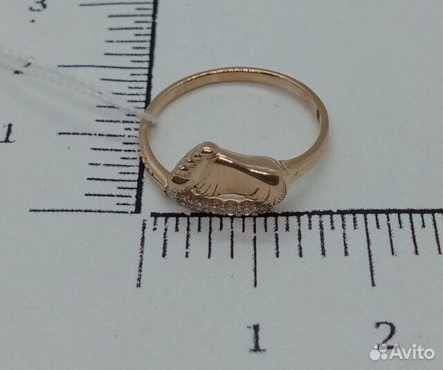 Кольцо с синтетическим камнем Золото