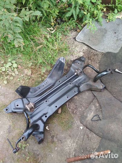 Подрамник Мицубиси Лансер 10