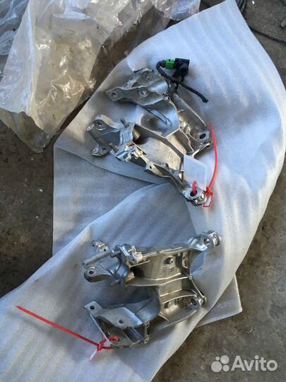 Audi Q5 FY 80 A Кронштейн подрамника