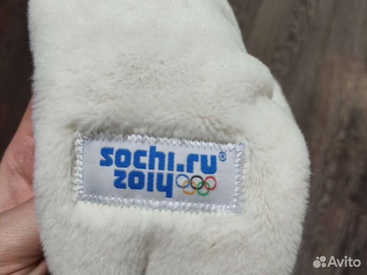 Шапка с символом Олимпиады Сочи 2014