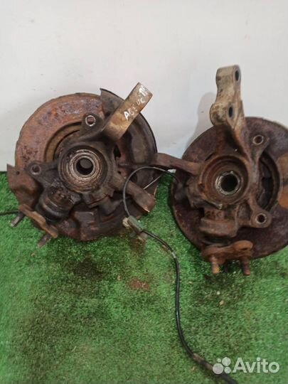 Кулак поворотный левый правый Toyota Avensis 1