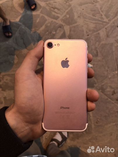 Телефон iPhone 7