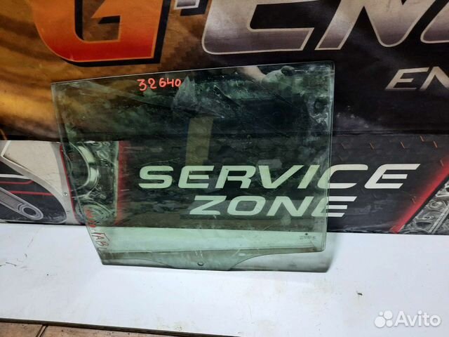 Стекло задней левой двери Skoda Fabia унив