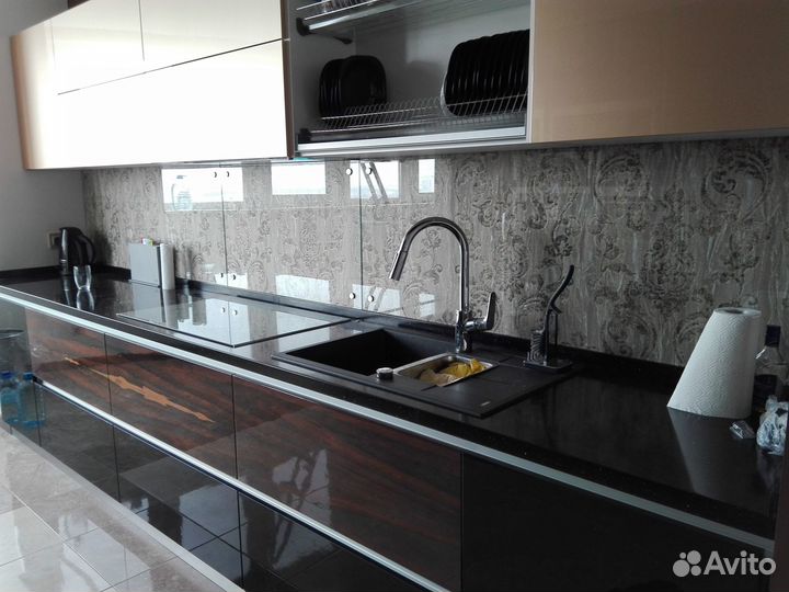 Стеклянный кухонный фартук