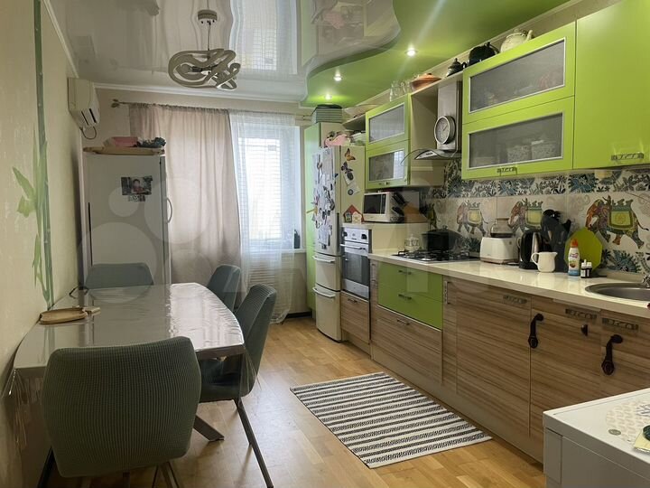 3-к. квартира, 82 м², 9/10 эт.