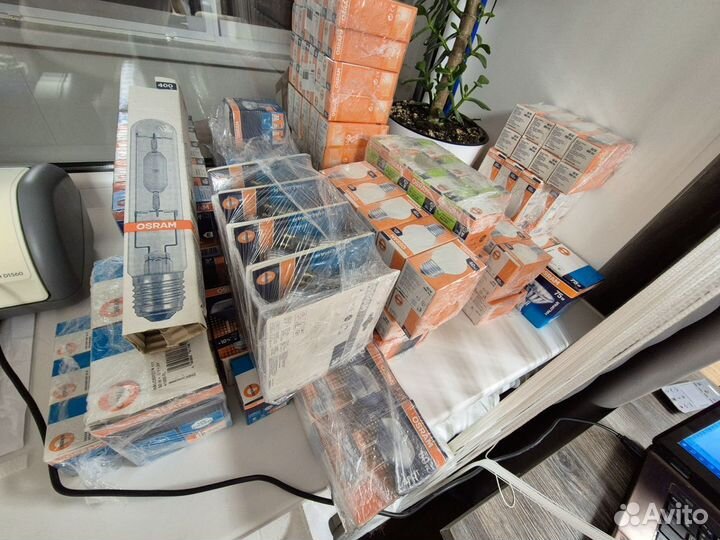 Лампочки, хомуты-стяжки, потолочные светильники