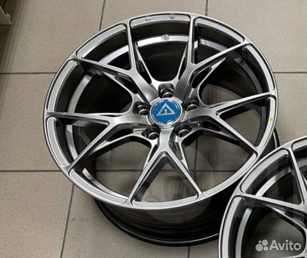 Диски R19 8,5j 5x114,3 ET38 Wheelegend VLF28 HB