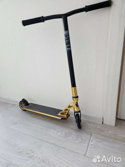 Трюковой самокат Novatrack Pixel Pro