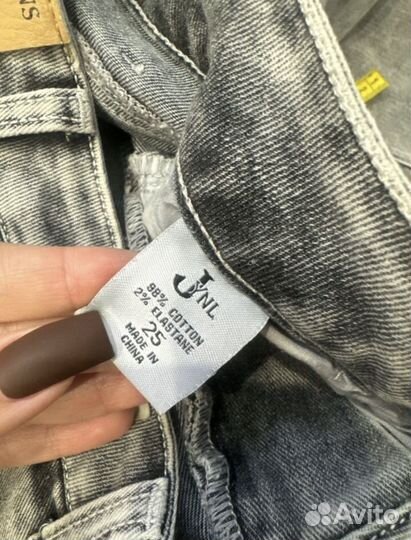 Джинсы 25