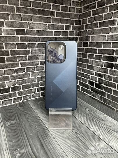 Телефон Techno spark go 2023