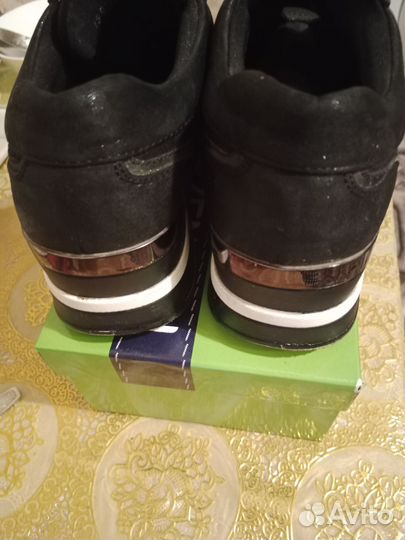 Кроссовки женские37размер,б/у