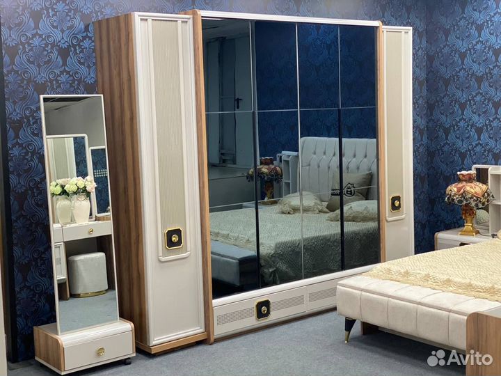 Спальный гарнитур