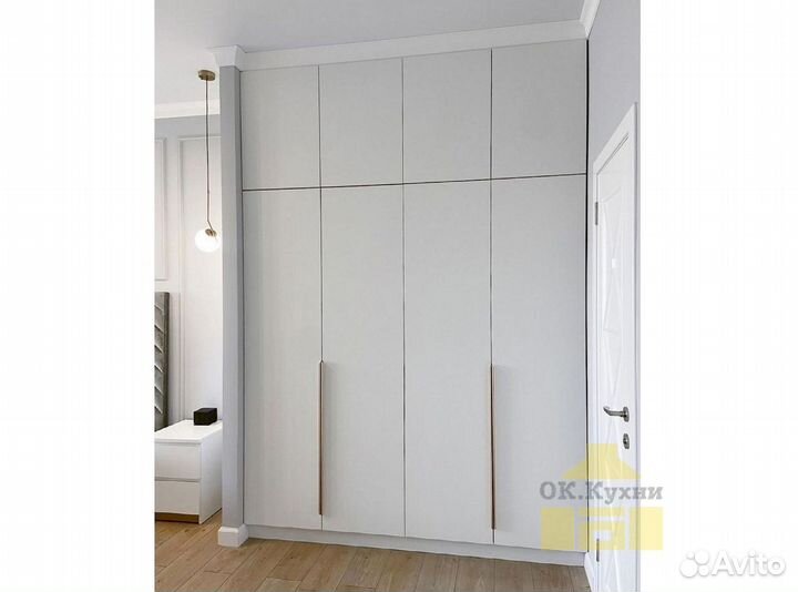 Зеркальный шкаф