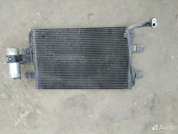 Радиатор кондиционера Фольксваген Джетта 4