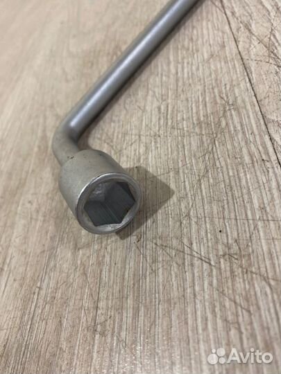 Ключ балонный Mercedes Benz E280 W211 M272.943