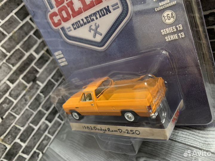 Greenlight 1/64 dodge RAM D-250 пикап 1982 Orange