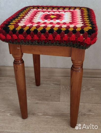 Накидки на табуретки вязаные