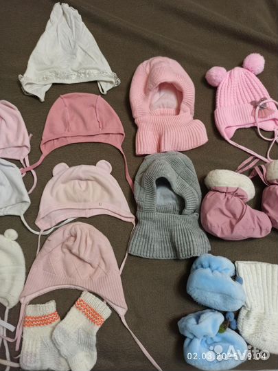 Шапочки, пинетки от 2 - 8 мес