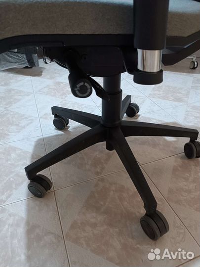 Офисное/компьютерное кресло с подголовником