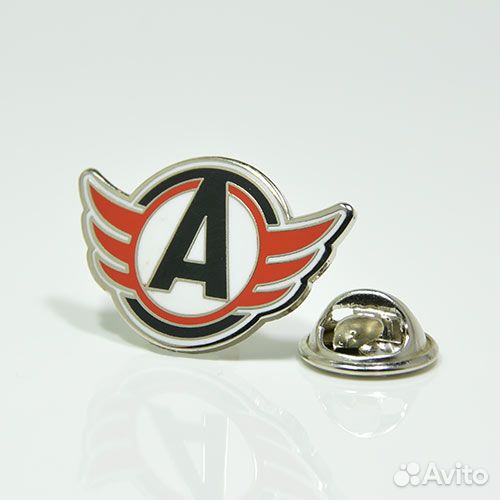 Коллекция хоккейных значков 