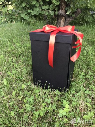 Подарочная коробка