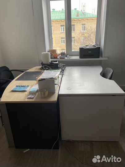 Офисные столы и стулья