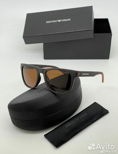 Солнцезащитные очки emporio armani