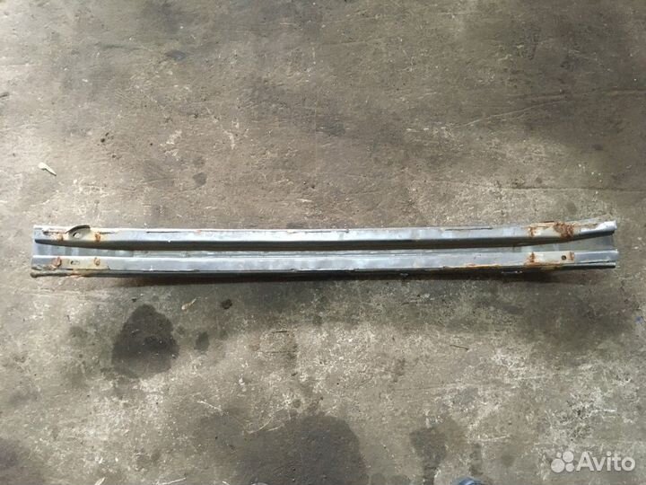 Усилитель переднего бампера