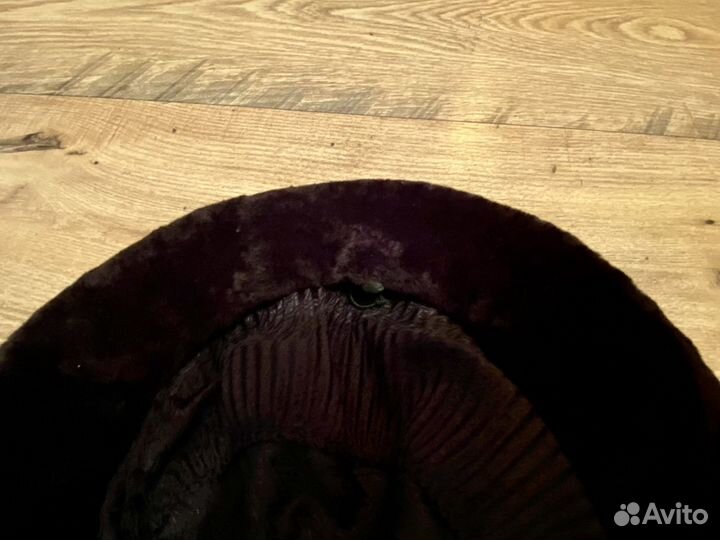 Берет / шапка из меха овчины с вышивкой