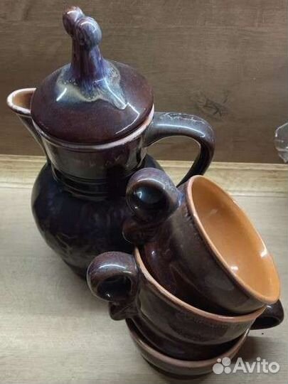 Чайные сервизы и чашки с блюдцами