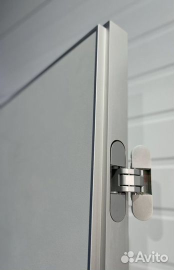 Скрытые двери в алюминиевой окантовке