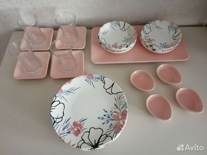 Сервиз для завтрака на 4 персоны новый