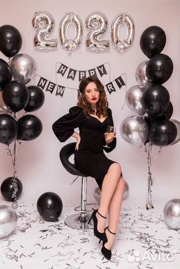 Чёрное платье с объемными рукавами