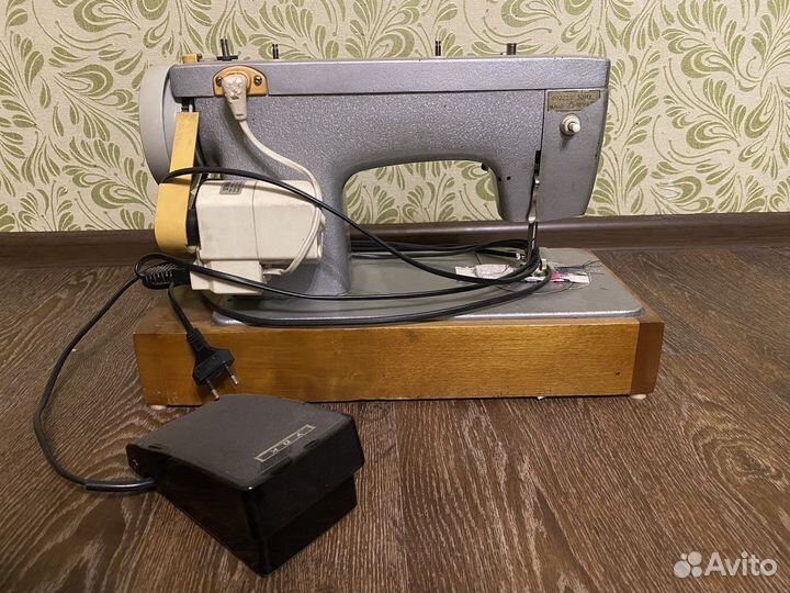 Швейная машина Чайка 132м