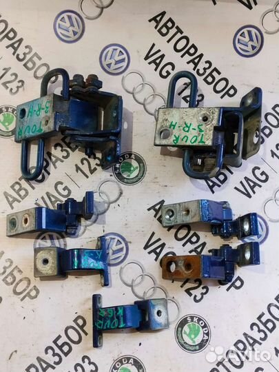 Петля двери Шкода Октавия тур А4