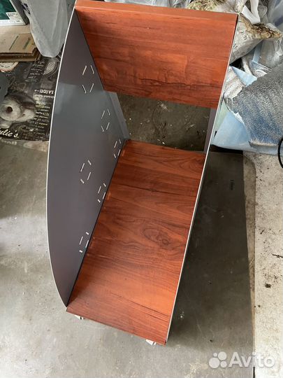 Полка стелах на колесах