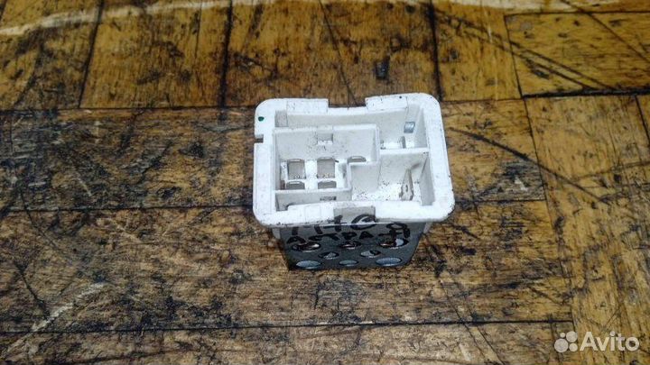 Резистор отопителя Opel Astra H 1.8 2010