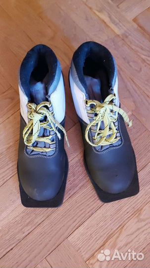 Лыжные ботинки