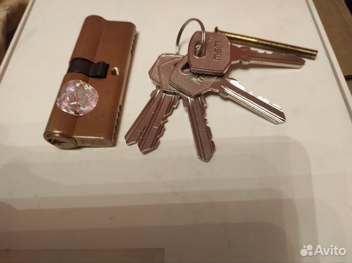 Цилиндровый механизм личинка замка