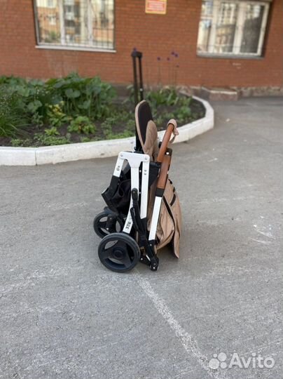 Прогулочная коляска yoya